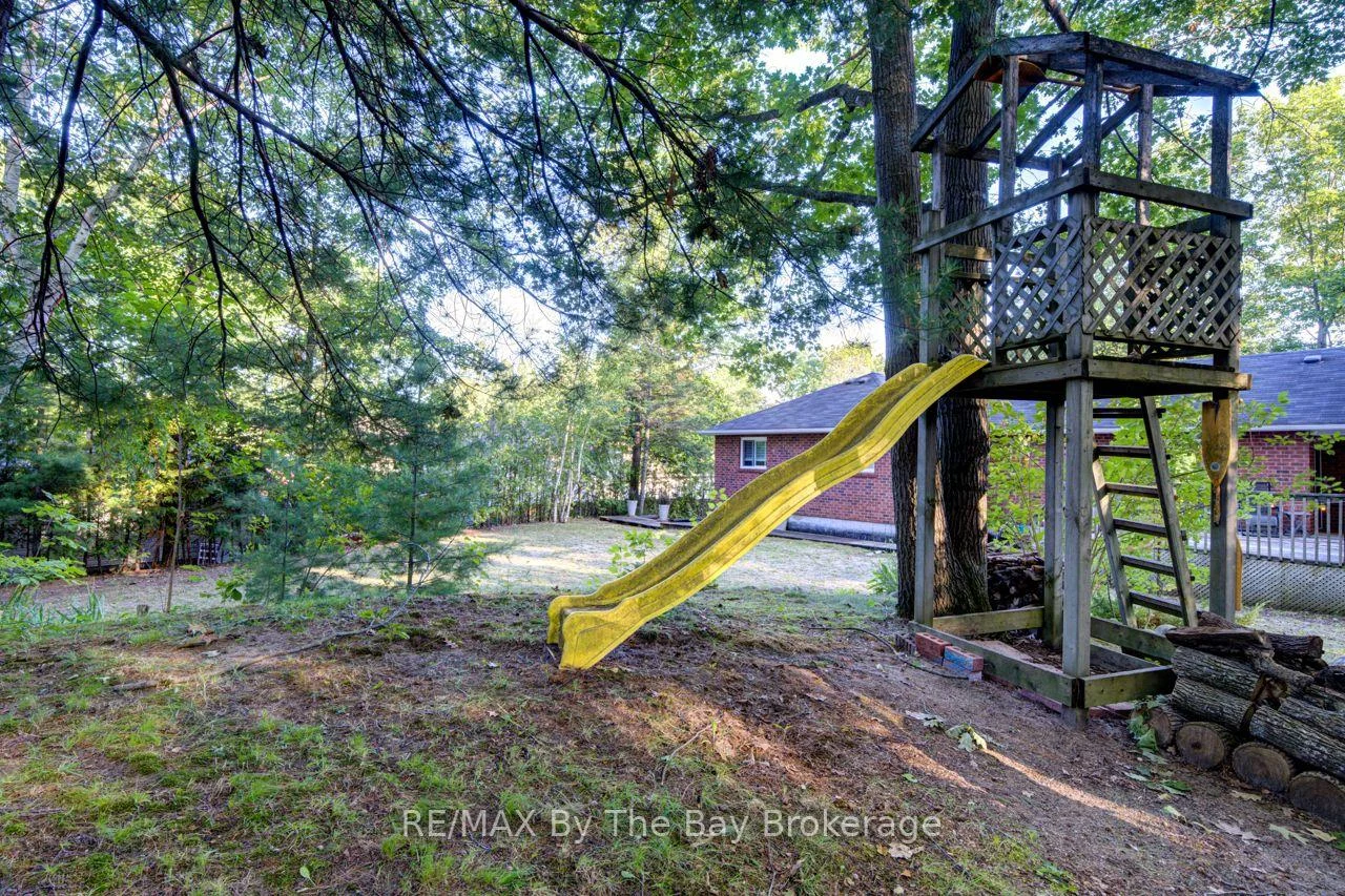 Photo 8 of 47 Birchwood Trail, Wasaga Beach — HOMEH