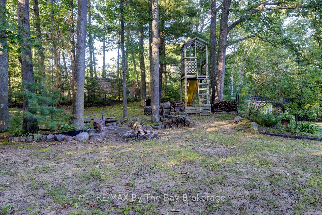 Photo 9 of 47 Birchwood Trail, Wasaga Beach — HOMEH