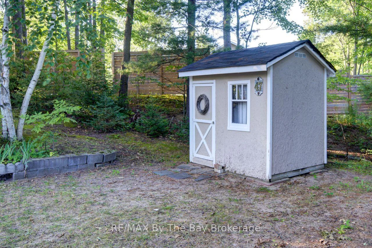 Photo 10 of 47 Birchwood Trail, Wasaga Beach — HOMEH