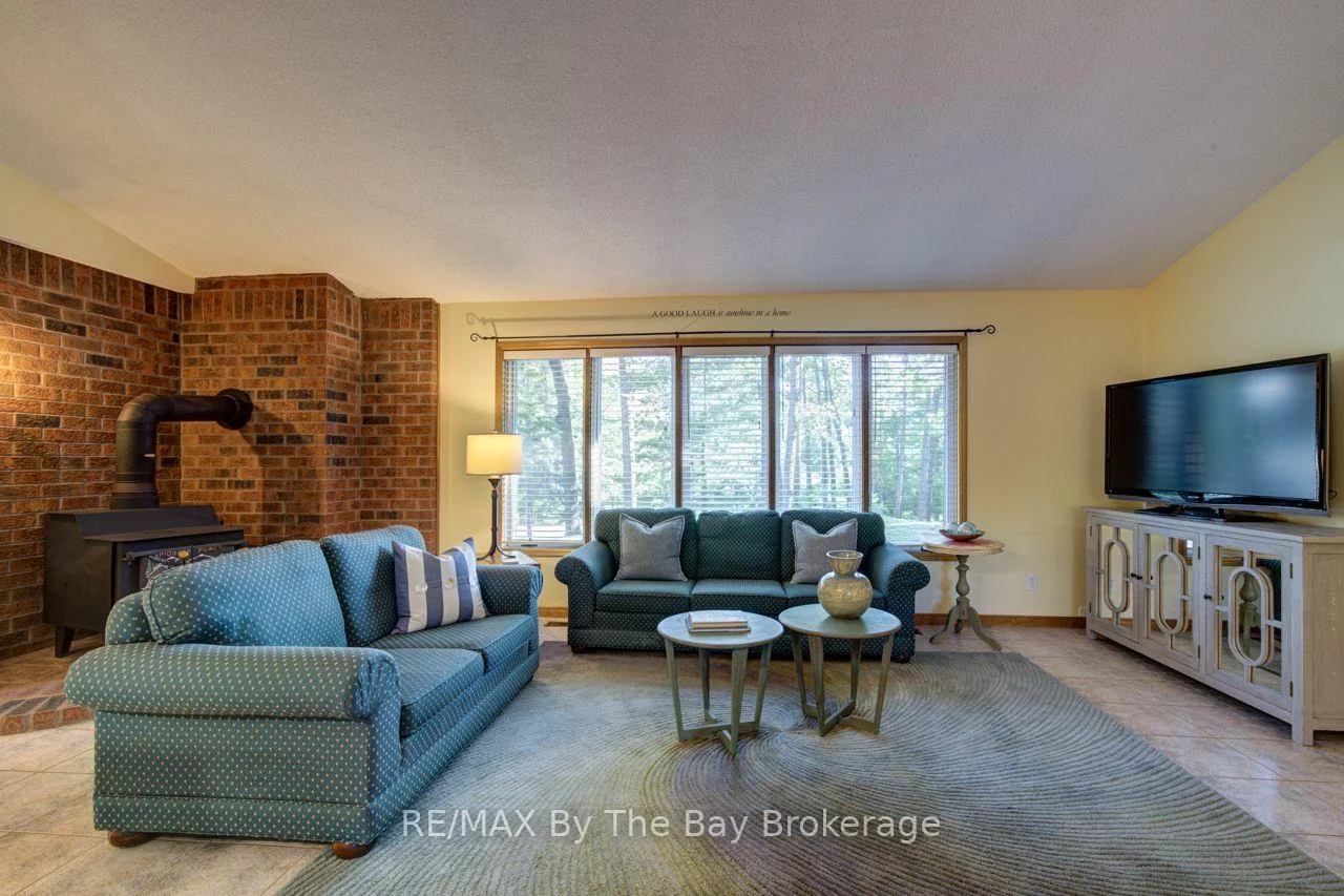 Photo 13 of 47 Birchwood Trail, Wasaga Beach — HOMEH