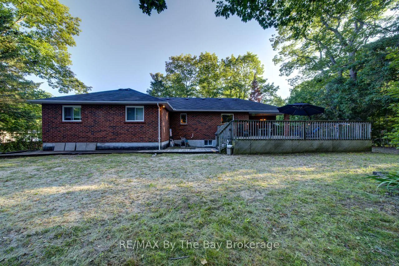 Photo 17 of 47 Birchwood Trail, Wasaga Beach — HOMEH