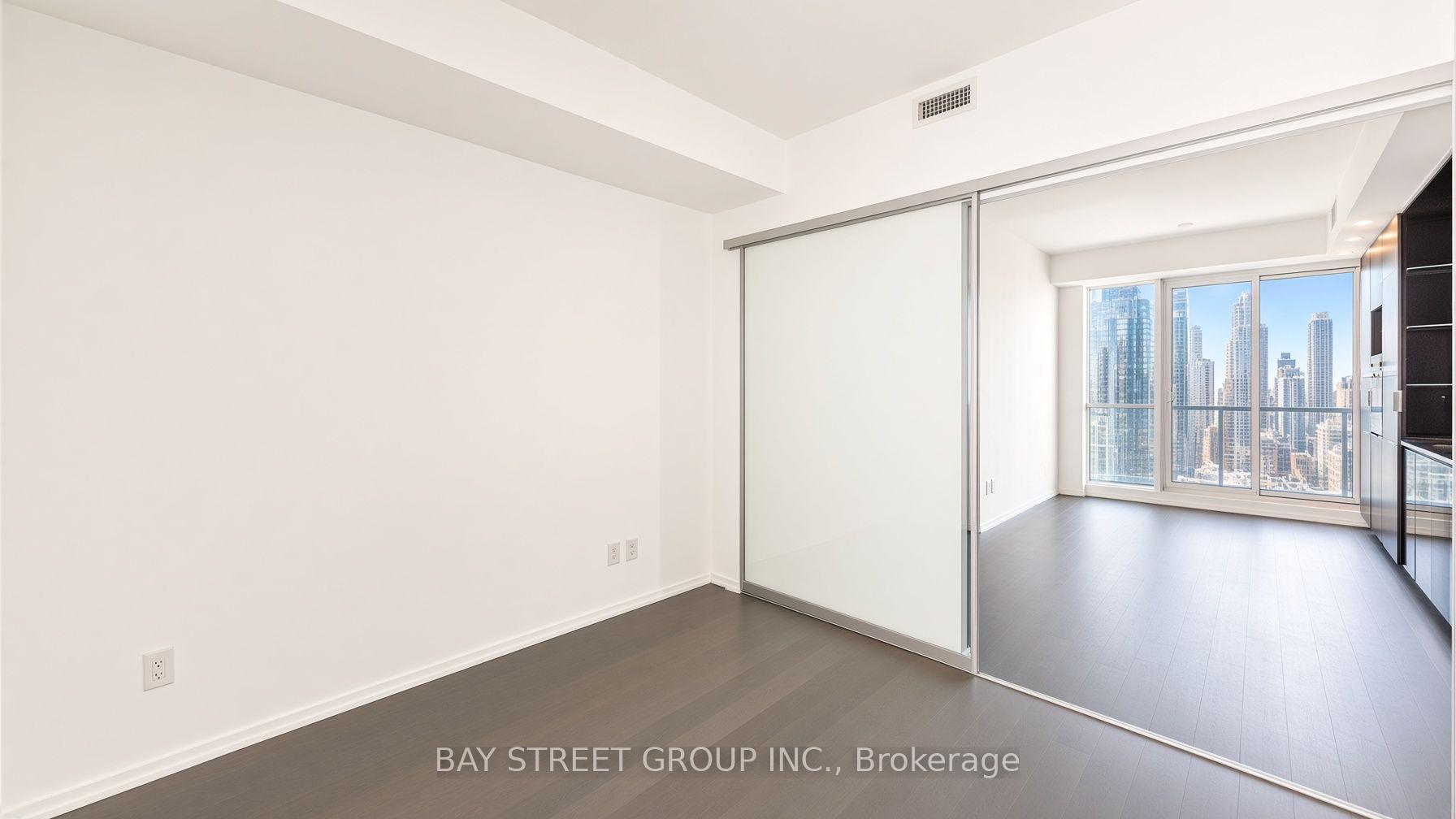 Photo 6 of Unit 2012, 70 Temperance Street, Toronto, Bay Street Corridor — HOMEH