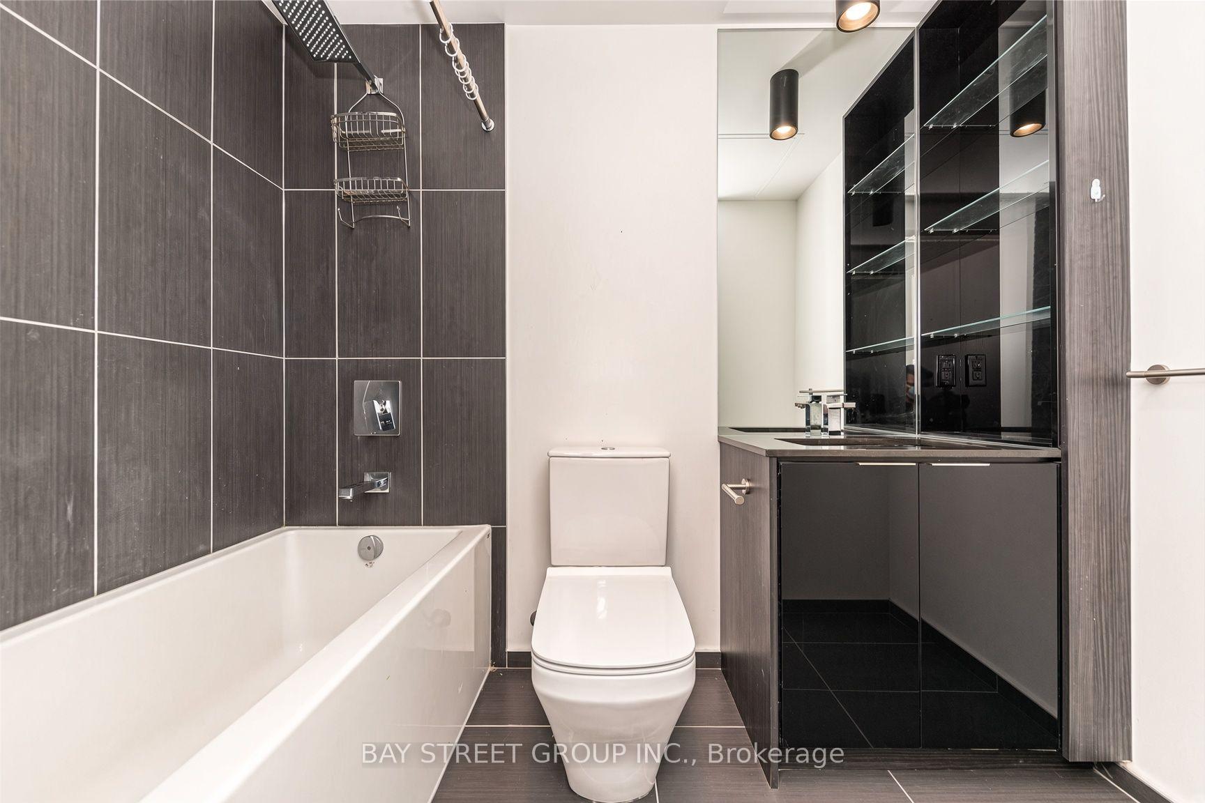 Photo 8 of Unit 2012, 70 Temperance Street, Toronto, Bay Street Corridor — HOMEH