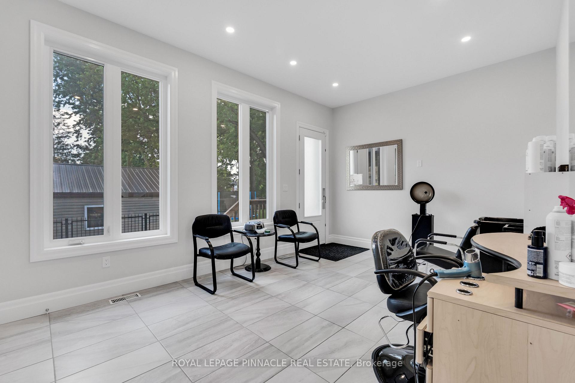 Photo 17 of 138 Woolwich Street S, Woolwich, Breslau — HOMEH