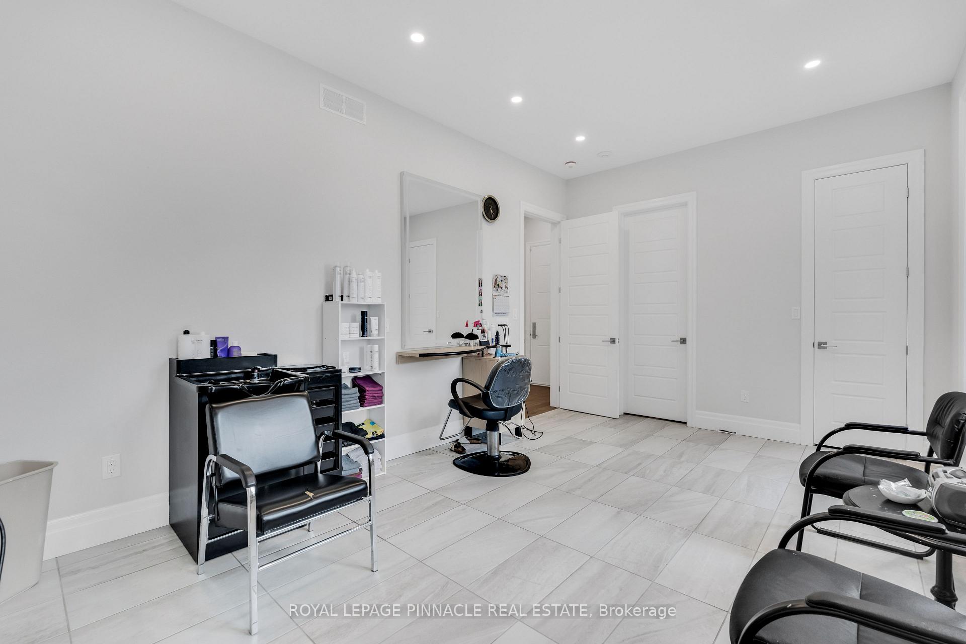 Photo 18 of 138 Woolwich Street S, Woolwich, Breslau — HOMEH
