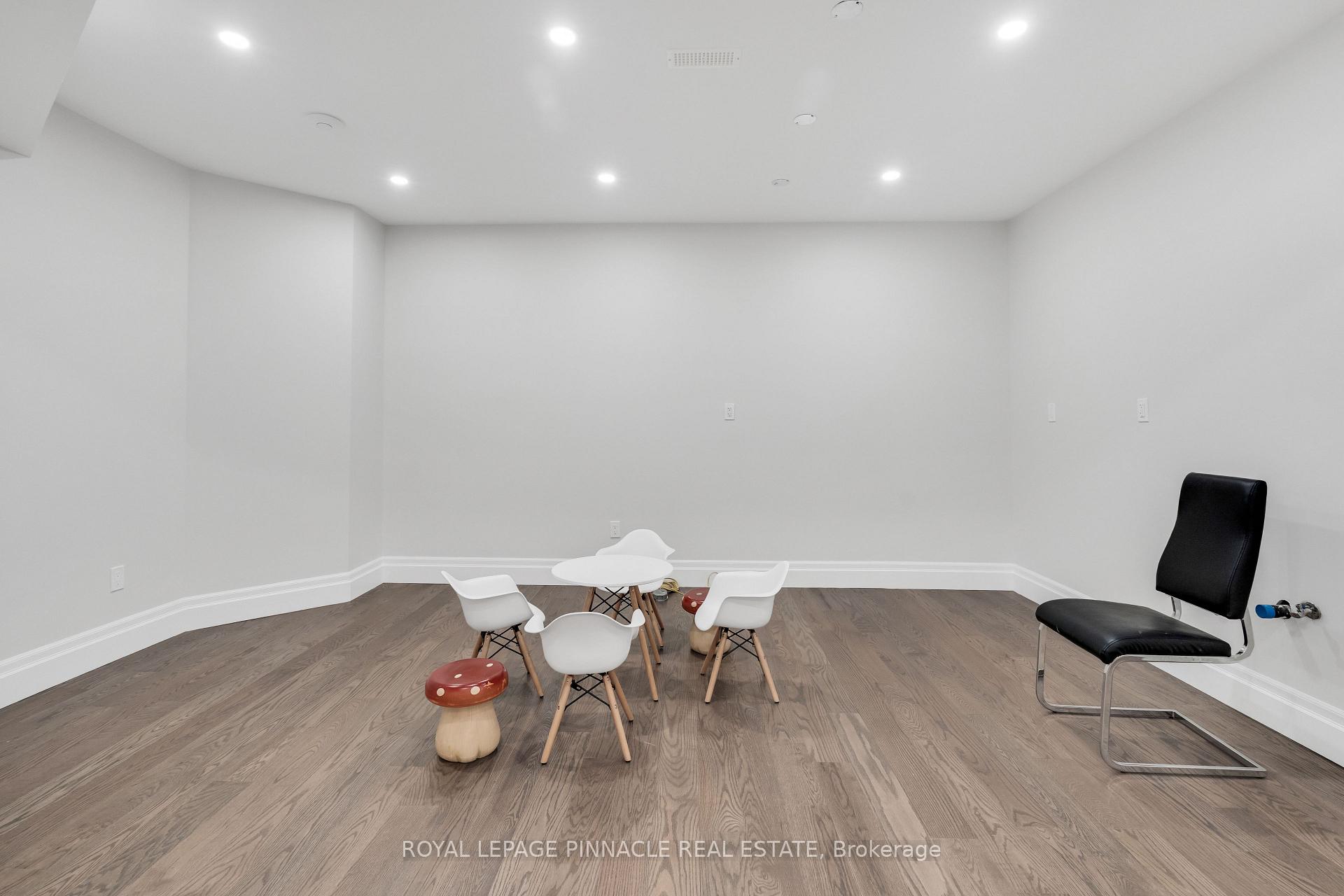 Photo 39 of 138 Woolwich Street S, Woolwich, Breslau — HOMEH