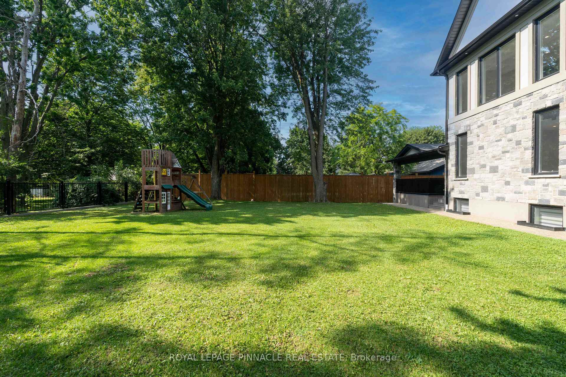 Photo 45 of 138 Woolwich Street S, Woolwich, Breslau — HOMEH