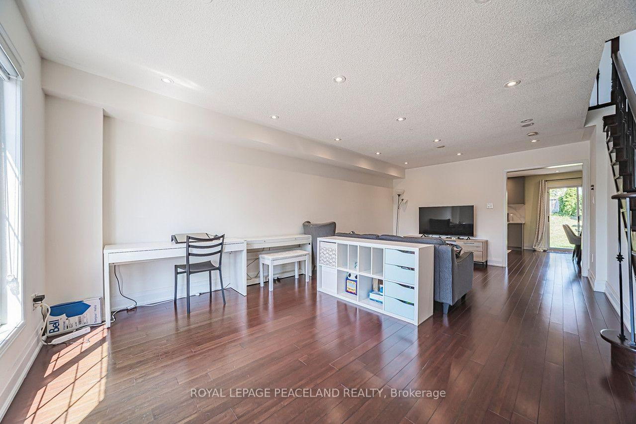 Photo 5 of 110 Foxfield Crescent, Vaughan, Patterson — HOMEH