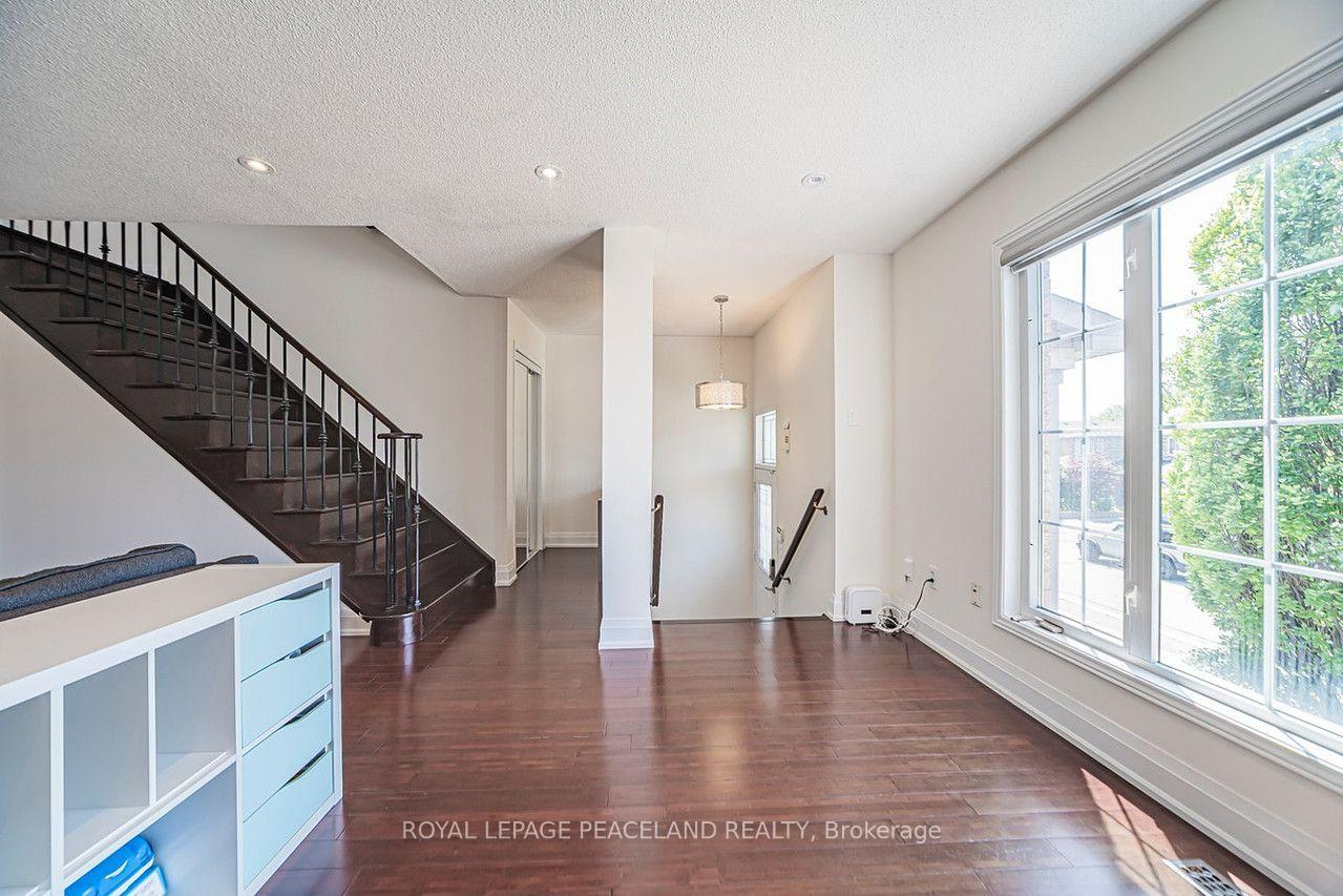 Photo 6 of 110 Foxfield Crescent, Vaughan, Patterson — HOMEH