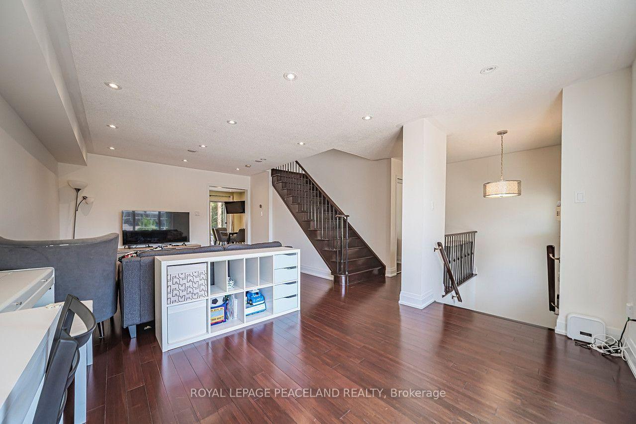 Photo 8 of 110 Foxfield Crescent, Vaughan, Patterson — HOMEH