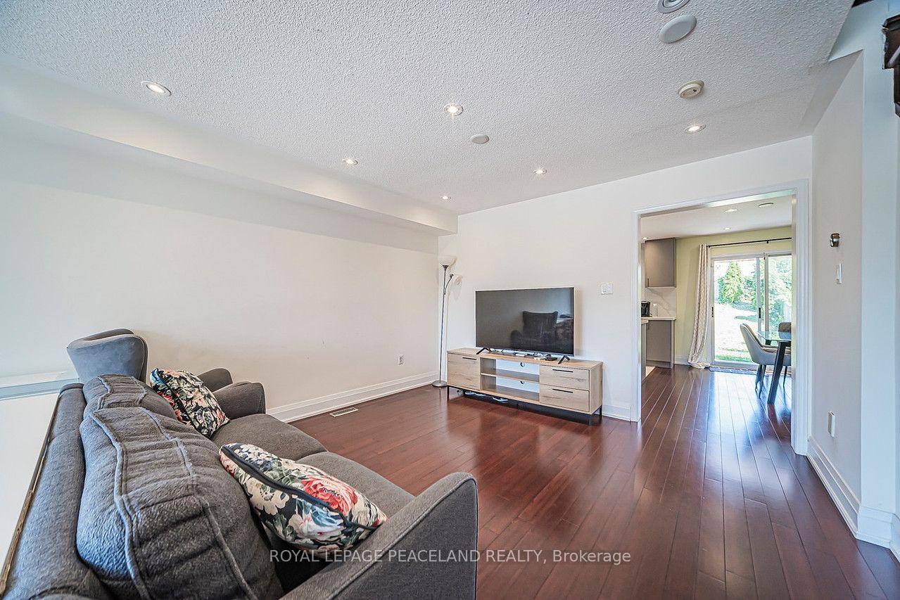 Photo 9 of 110 Foxfield Crescent, Vaughan, Patterson — HOMEH