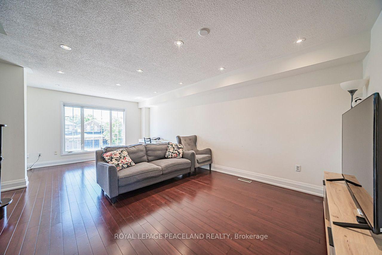 Photo 10 of 110 Foxfield Crescent, Vaughan, Patterson — HOMEH