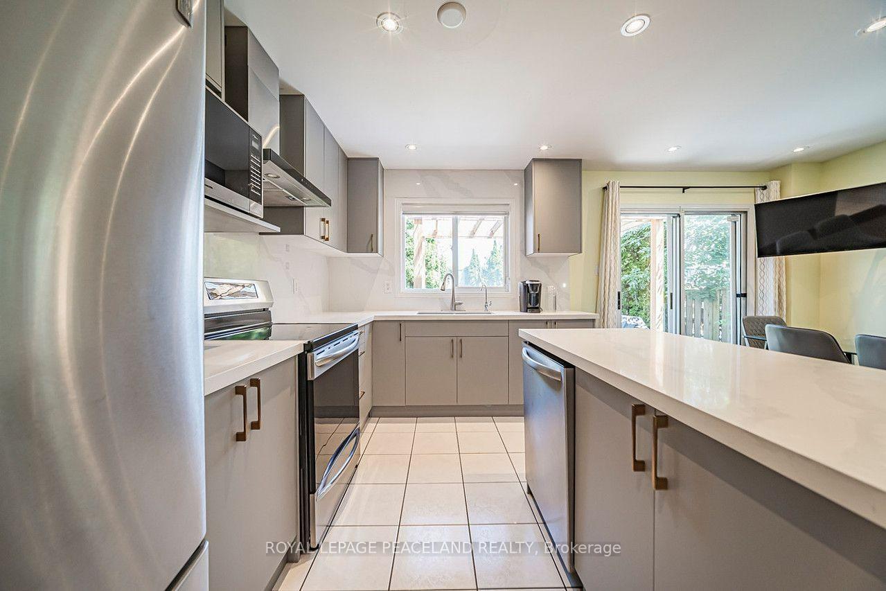 Photo 18 of 110 Foxfield Crescent, Vaughan, Patterson — HOMEH