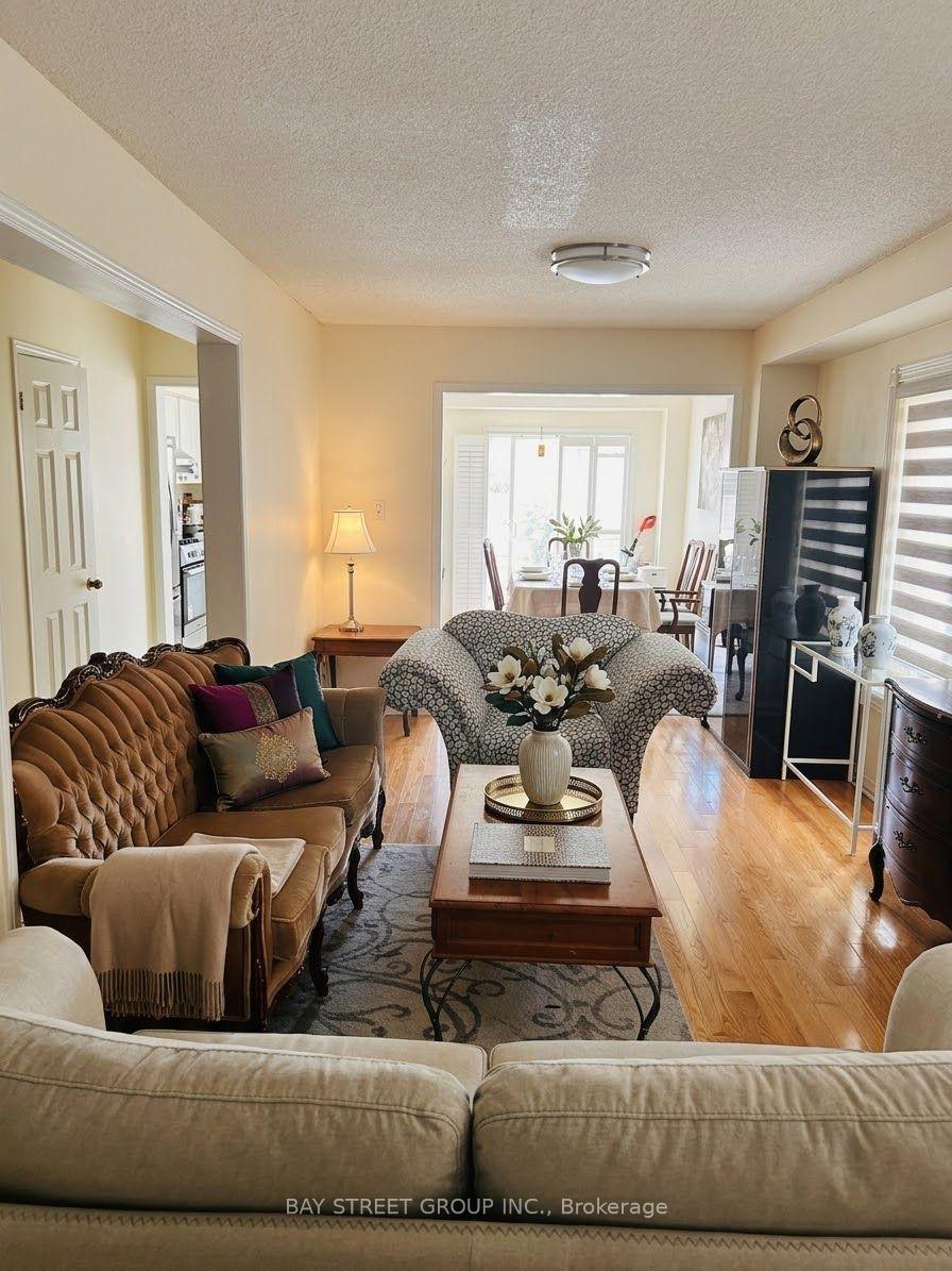 Photo 4 of 53 tara Crescent, Markham, Cedarwood — HOMEH