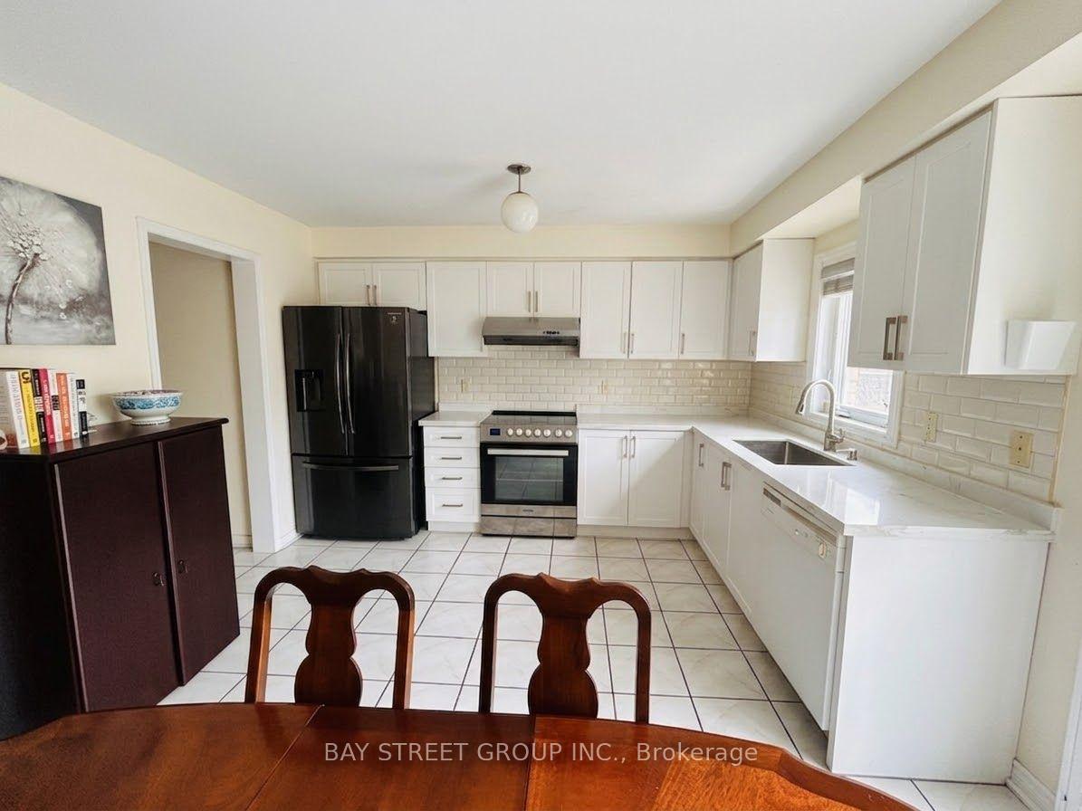 Photo 8 of 53 tara Crescent, Markham, Cedarwood — HOMEH