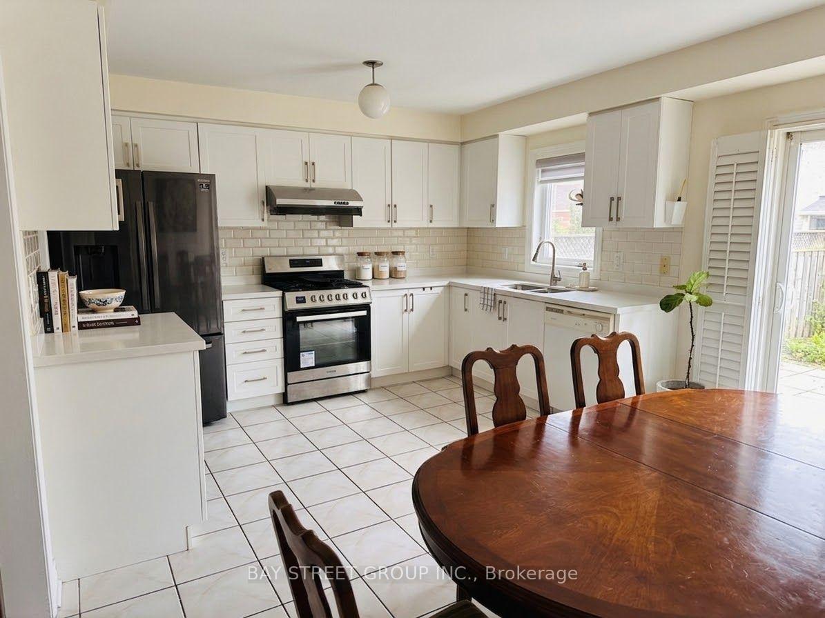 Photo 10 of 53 tara Crescent, Markham, Cedarwood — HOMEH