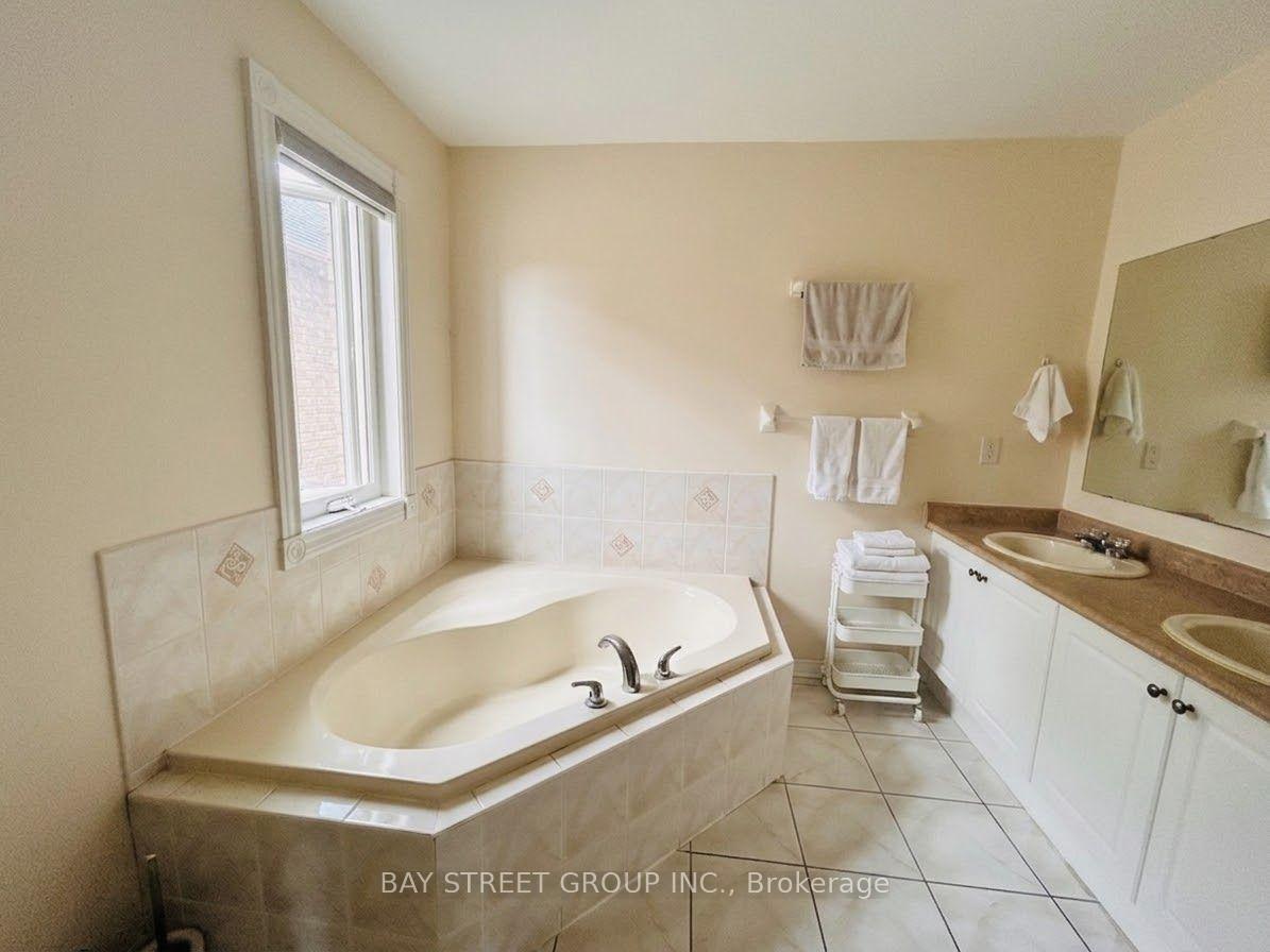 Photo 14 of 53 tara Crescent, Markham, Cedarwood — HOMEH