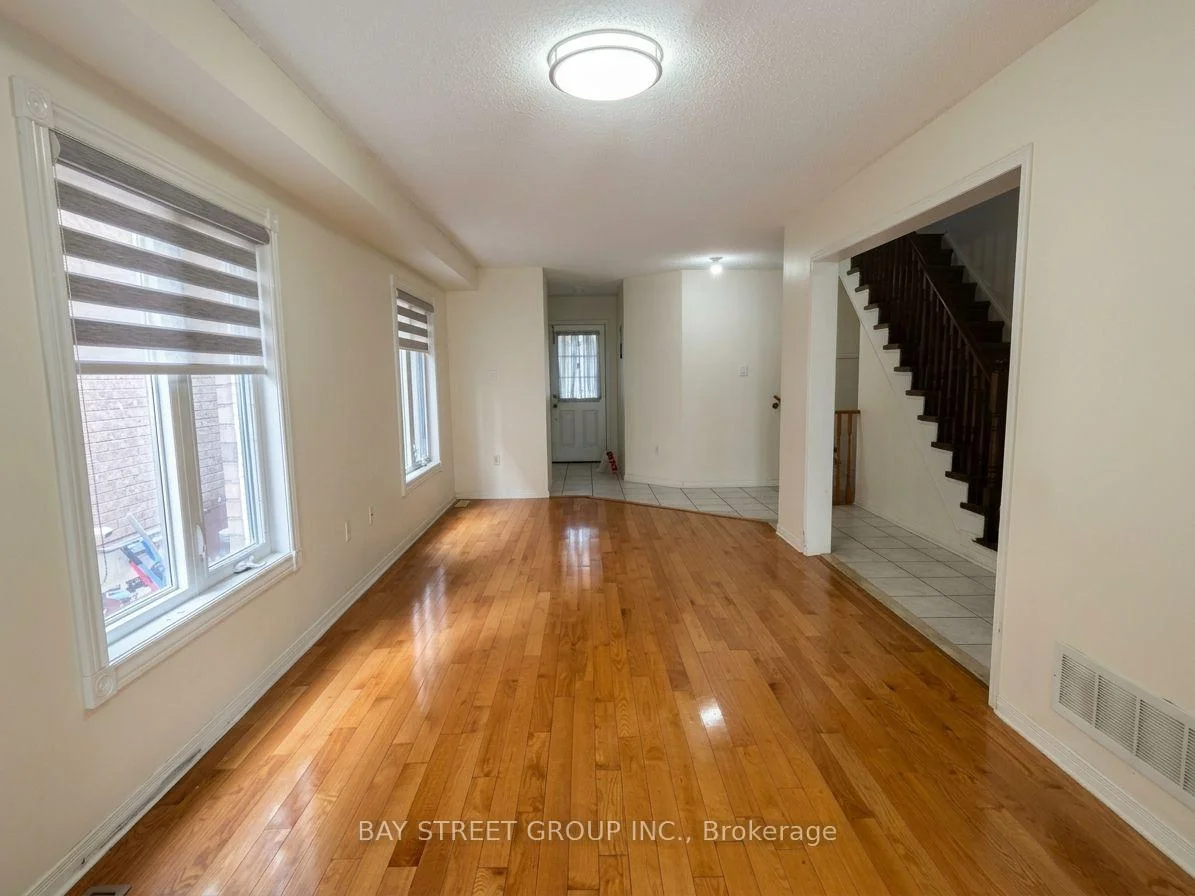 Photo 5 of 53 tara Crescent, Markham, Cedarwood — HOMEH