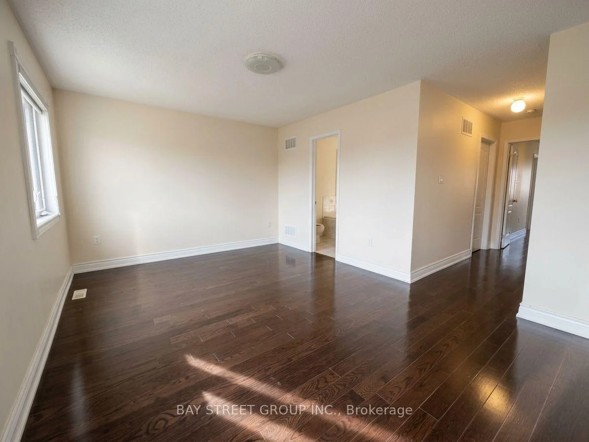 Photo 13 of 53 tara Crescent, Markham, Cedarwood — HOMEH