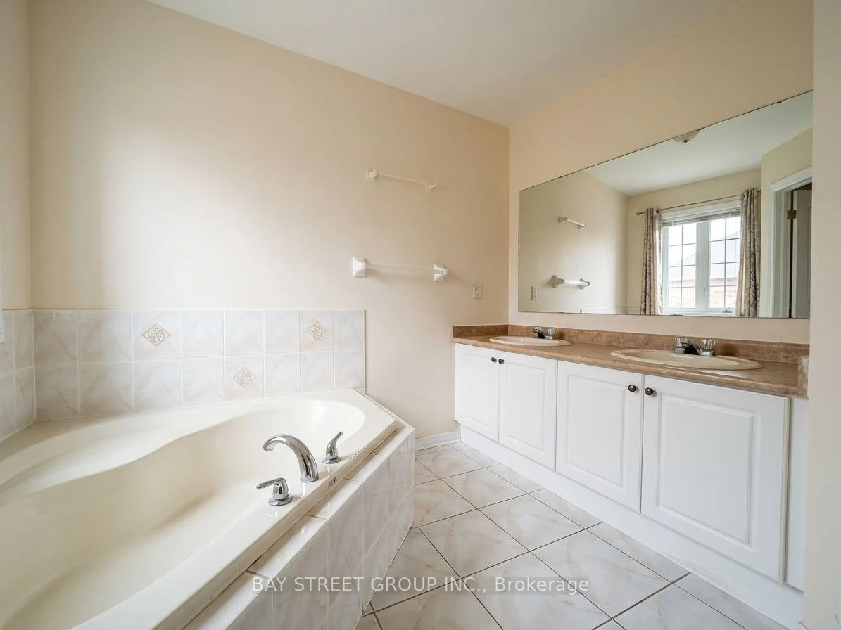 Photo 25 of 53 tara Crescent, Markham, Cedarwood — HOMEH
