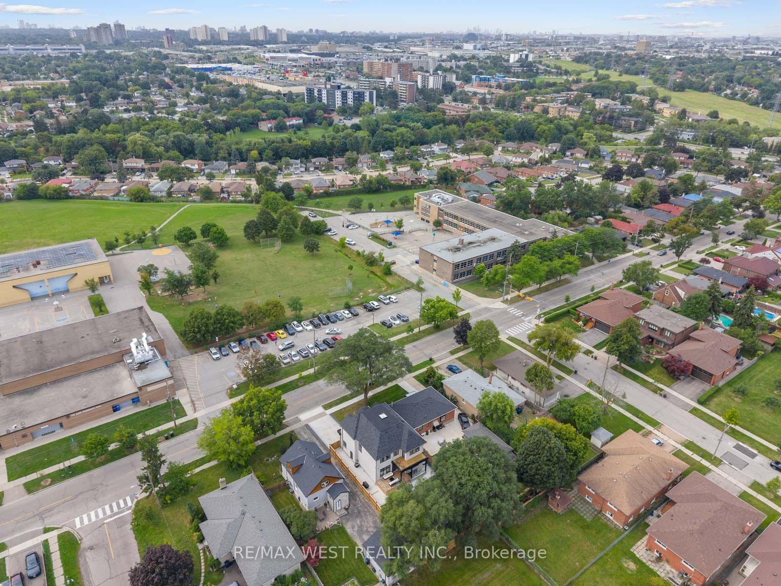 Photo 9 of 46 Golfdown Drive, Etobicoke, Elms-Old Rexdale — HOMEH