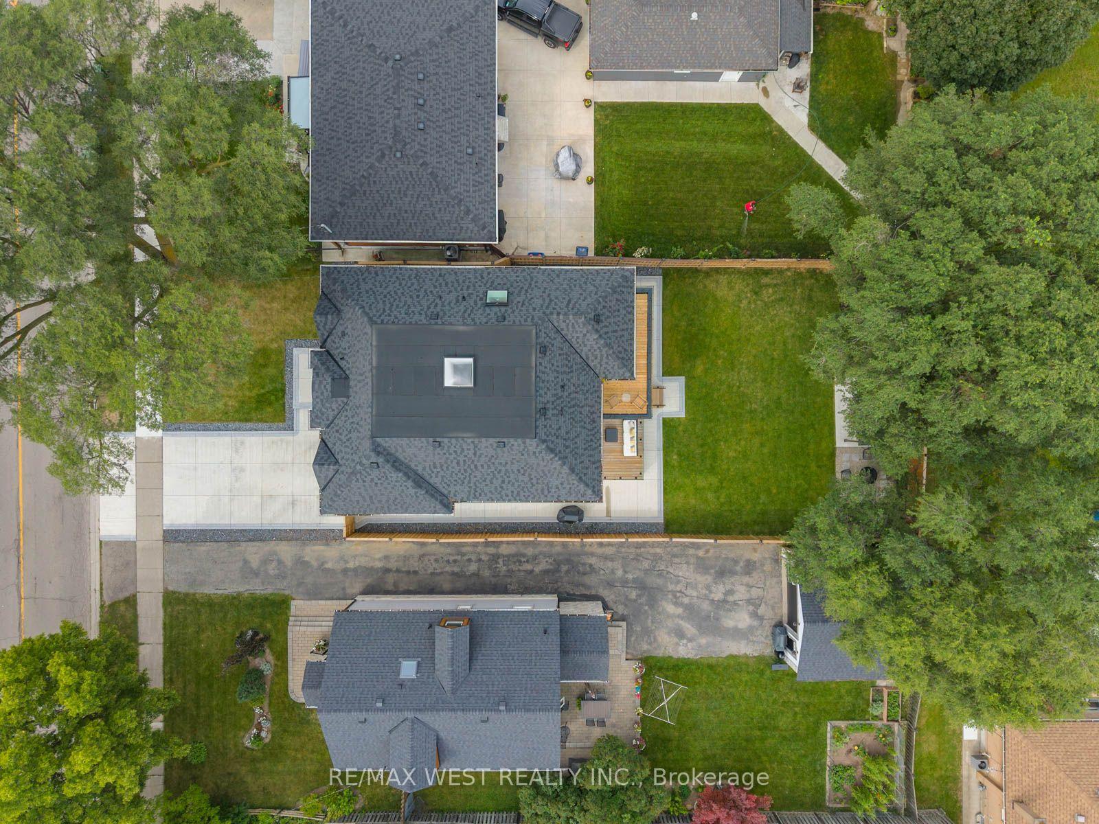 Photo 11 of 46 Golfdown Drive, Etobicoke, Elms-Old Rexdale — HOMEH