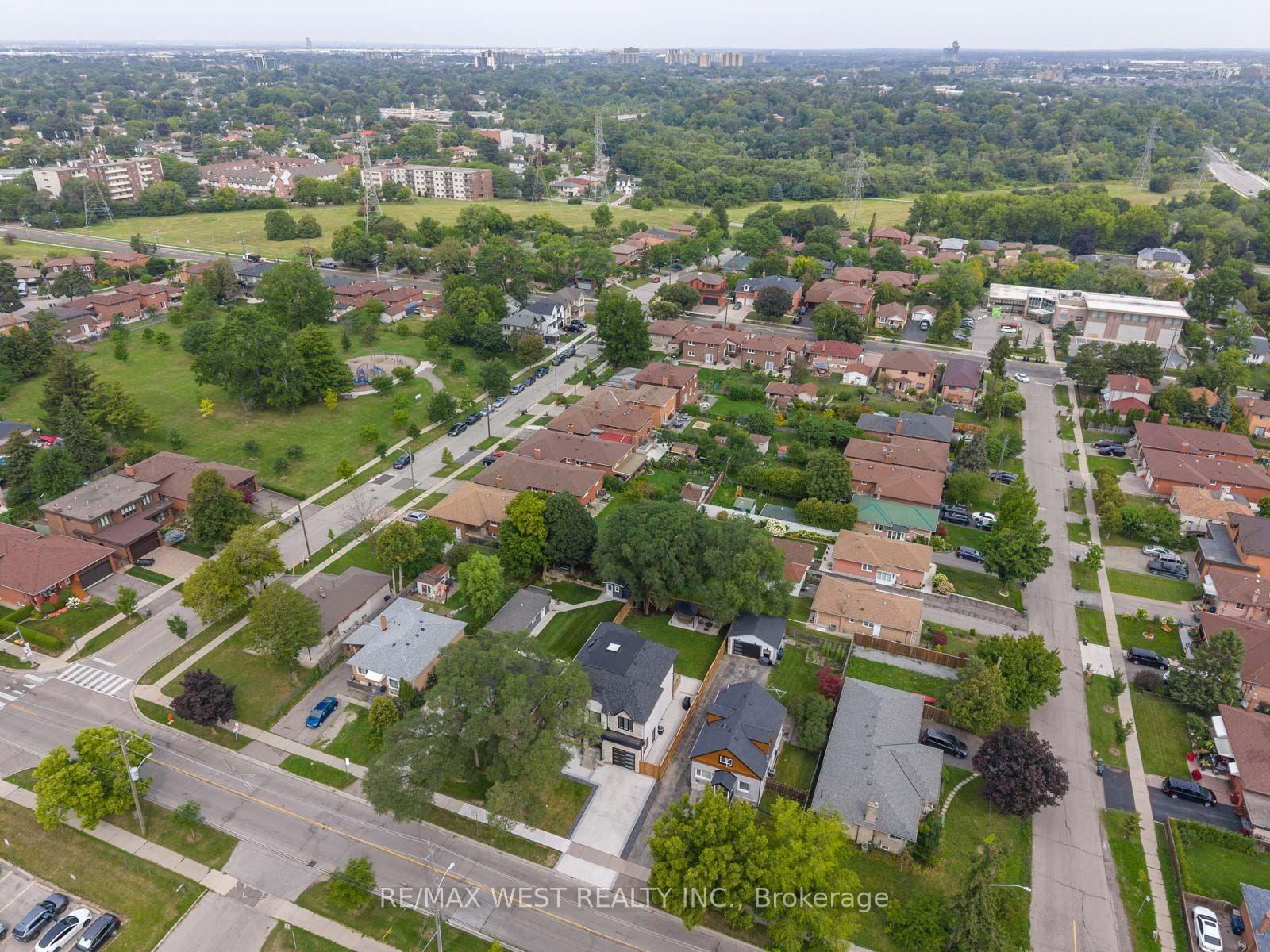 Photo 17 of 46 Golfdown Drive, Etobicoke, Elms-Old Rexdale — HOMEH