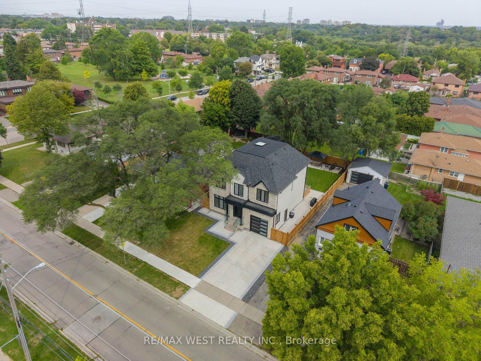 Photo 21 of 46 Golfdown Drive, Etobicoke, Elms-Old Rexdale — HOMEH