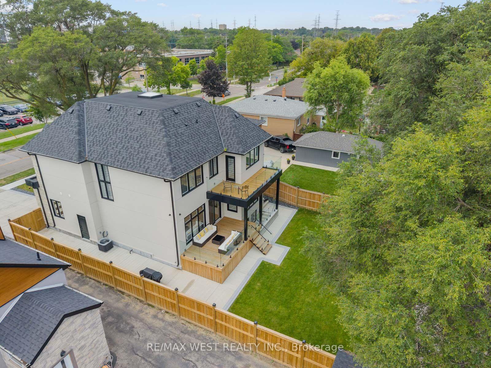 Photo 23 of 46 Golfdown Drive, Etobicoke, Elms-Old Rexdale — HOMEH