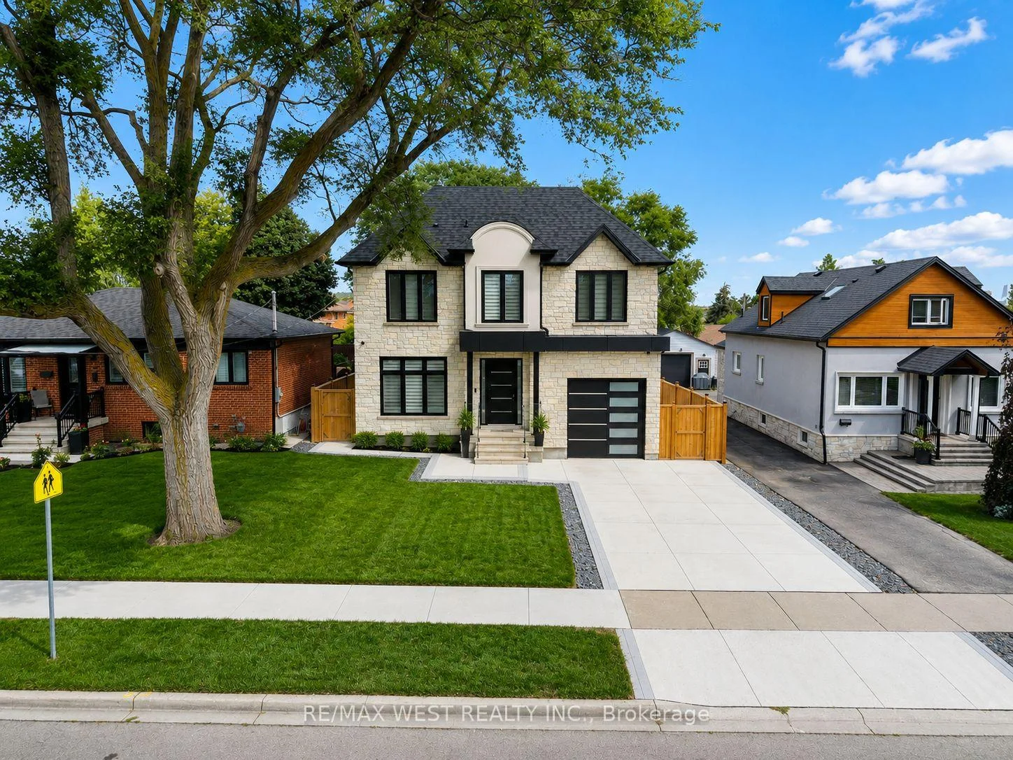Photo 7 of 46 Golfdown Drive, Etobicoke, Elms-Old Rexdale — HOMEH