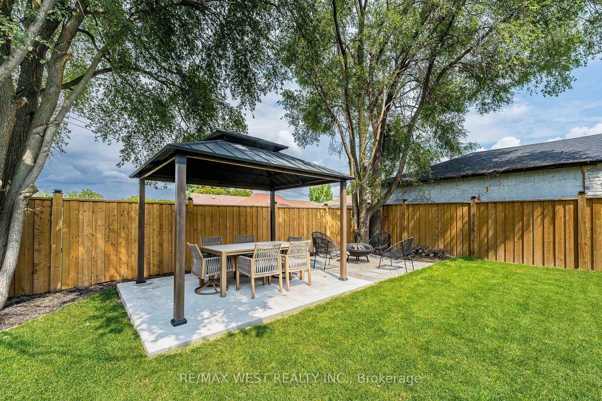 Photo 62 of 46 Golfdown Drive, Etobicoke, Elms-Old Rexdale — HOMEH