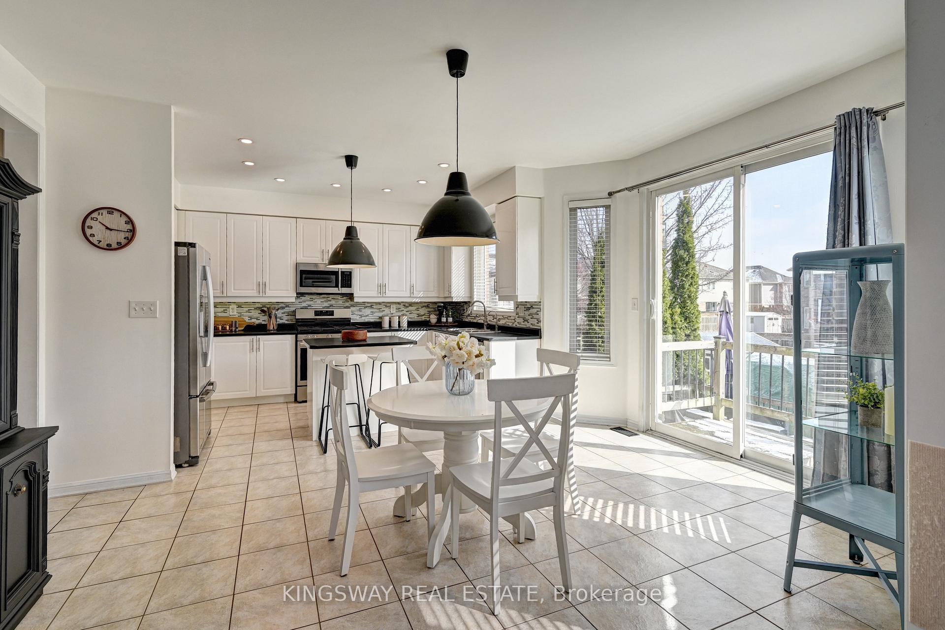 Photo 15 of 222 Baldwin Drive, Cambridge, Silver Heights — HOMEH