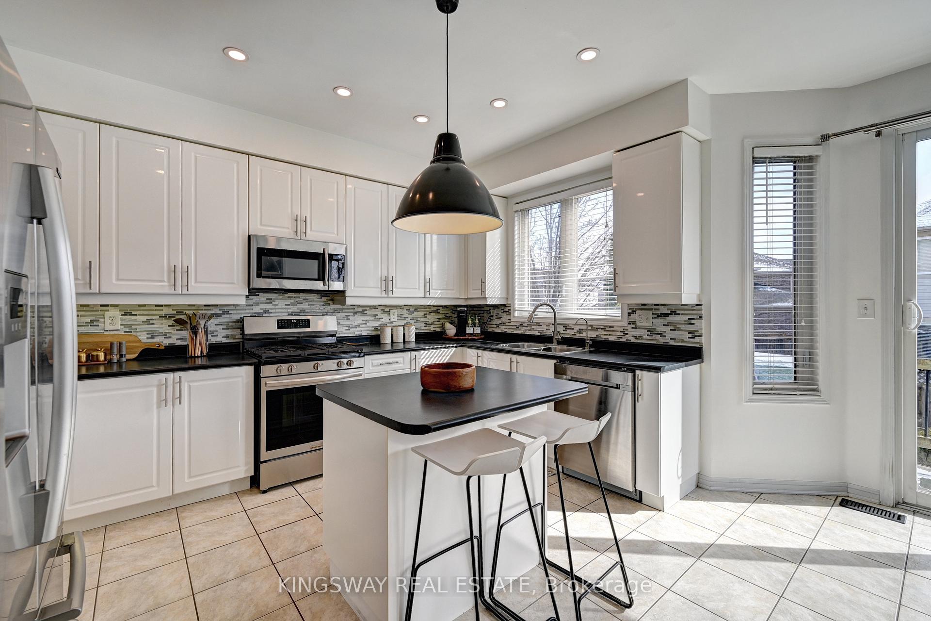 Photo 17 of 222 Baldwin Drive, Cambridge, Silver Heights — HOMEH