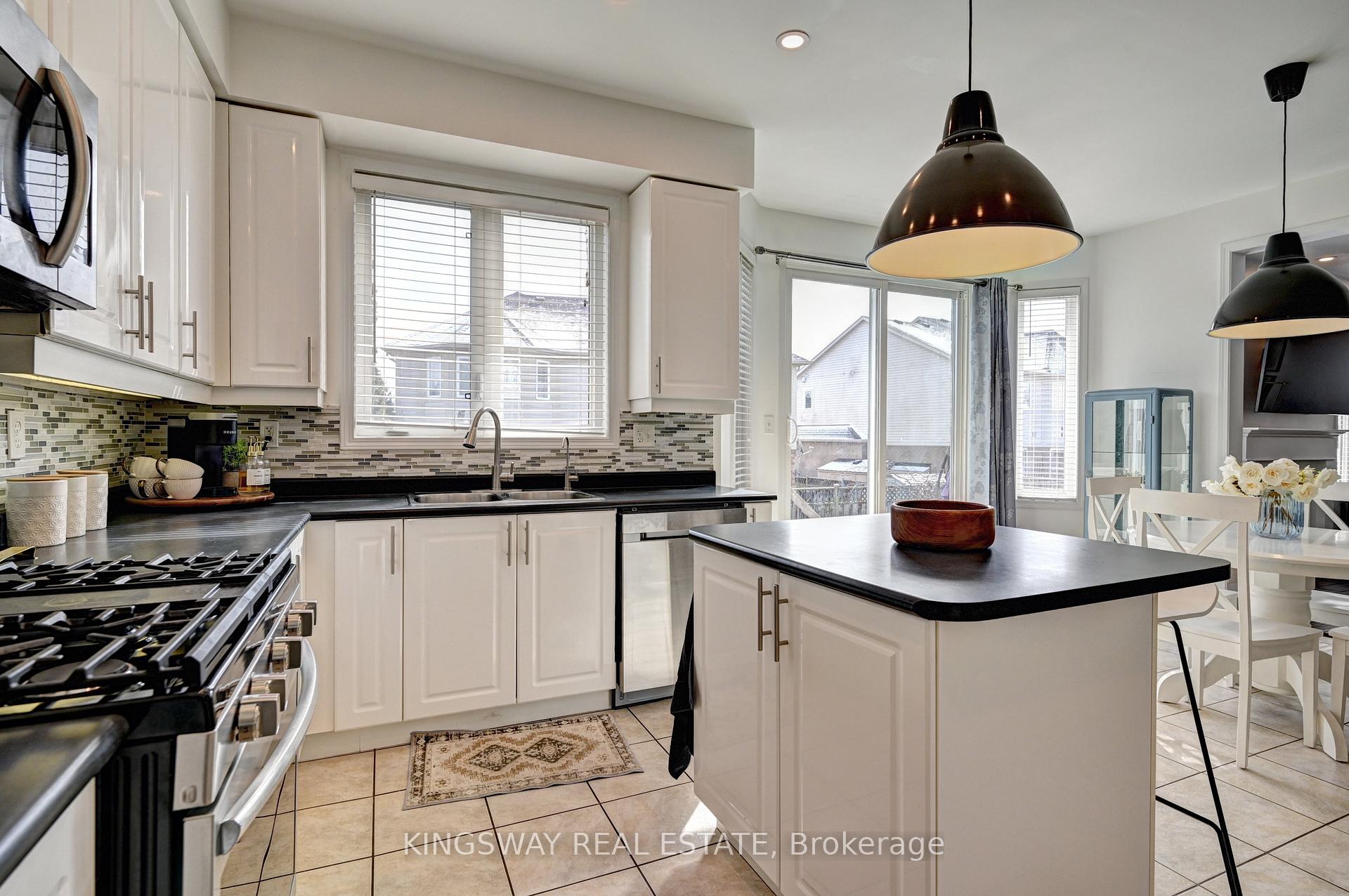 Photo 19 of 222 Baldwin Drive, Cambridge, Silver Heights — HOMEH