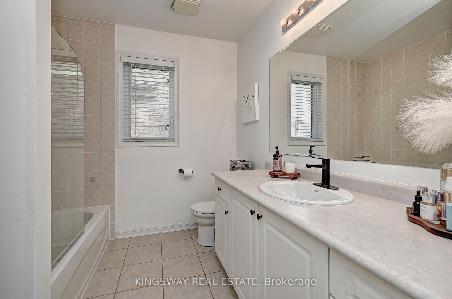 Photo 27 of 222 Baldwin Drive, Cambridge, Silver Heights — HOMEH