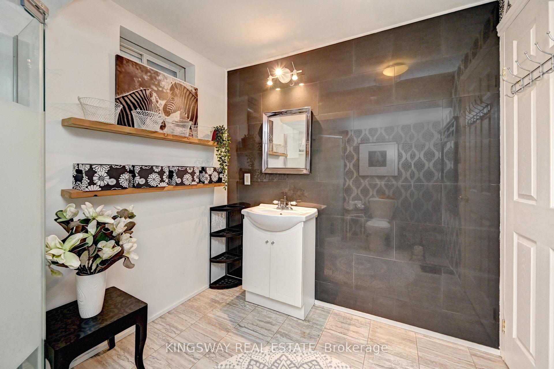 Photo 37 of 222 Baldwin Drive, Cambridge, Silver Heights — HOMEH
