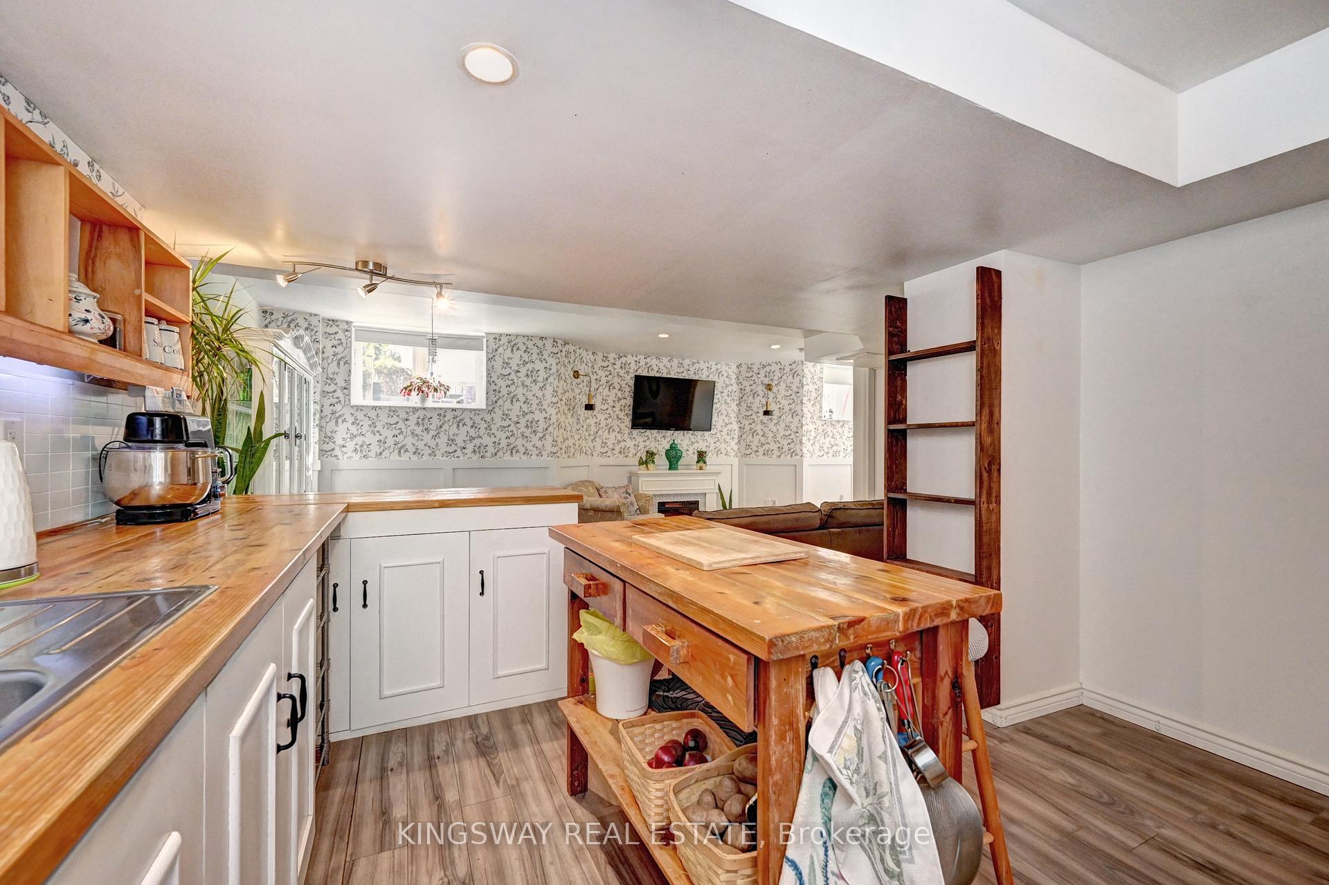 Photo 43 of 222 Baldwin Drive, Cambridge, Silver Heights — HOMEH