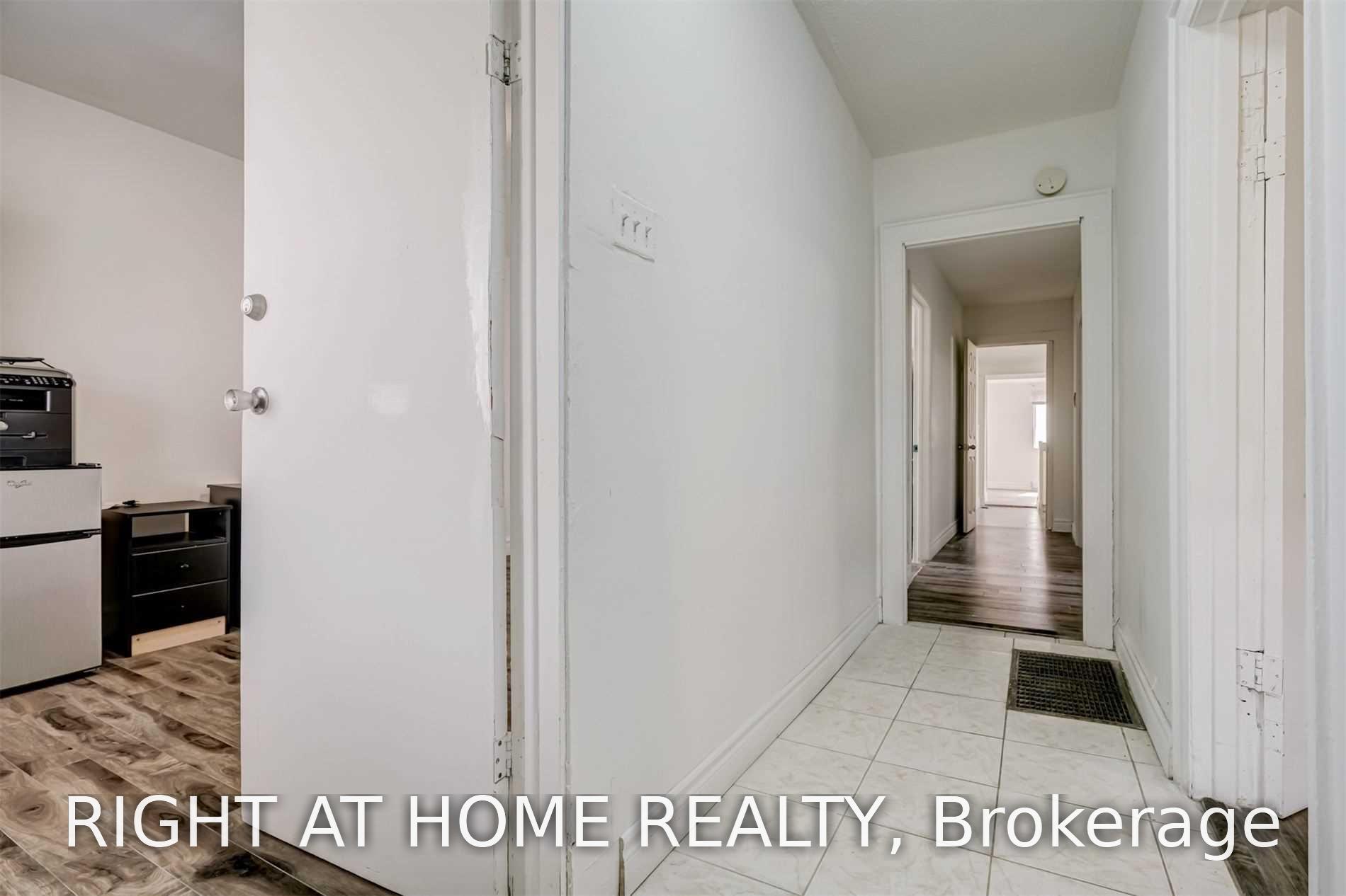 Photo 4 of 54 Byng Avenue, Scarborough, Oakridge — HOMEH