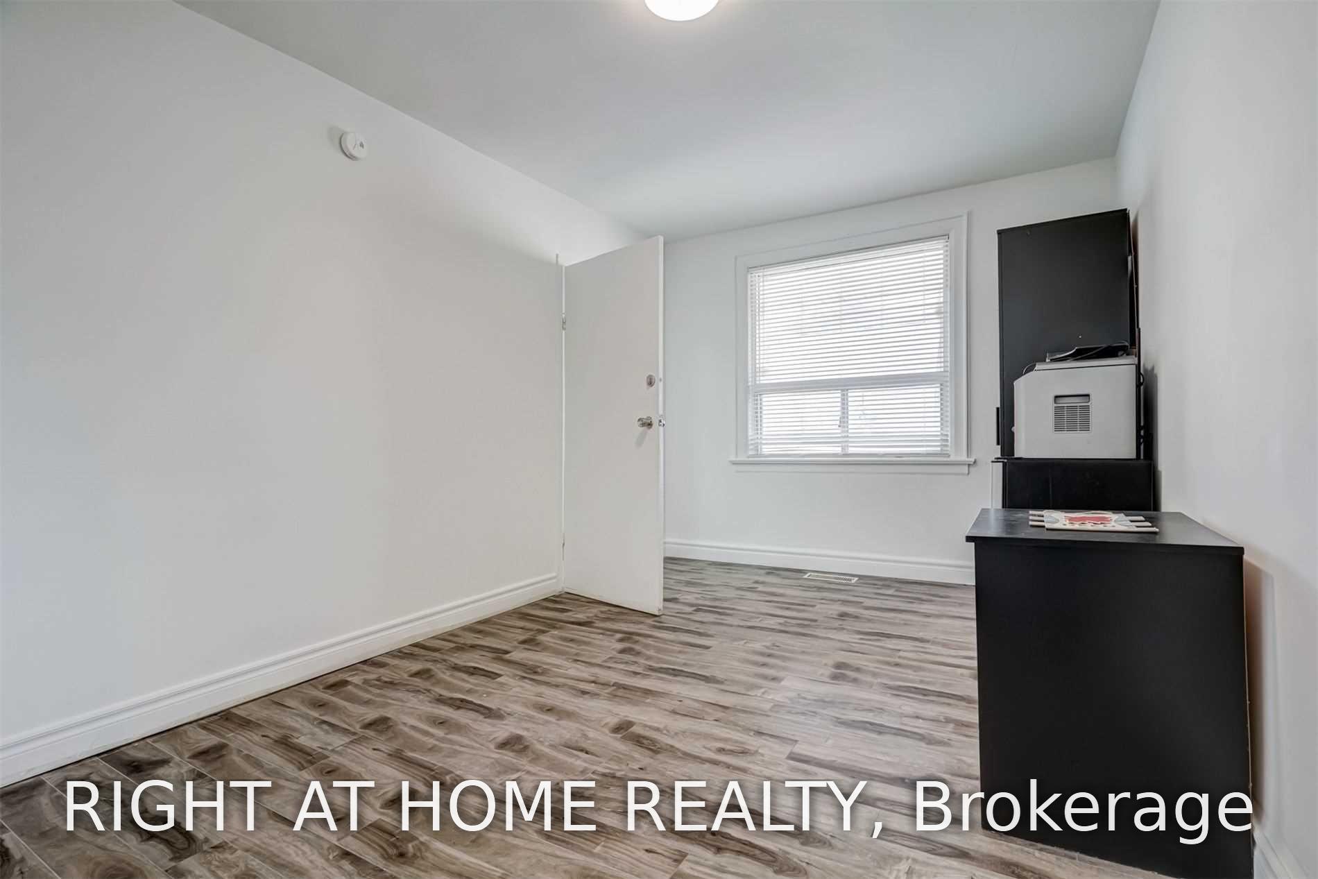 Photo 6 of 54 Byng Avenue, Scarborough, Oakridge — HOMEH