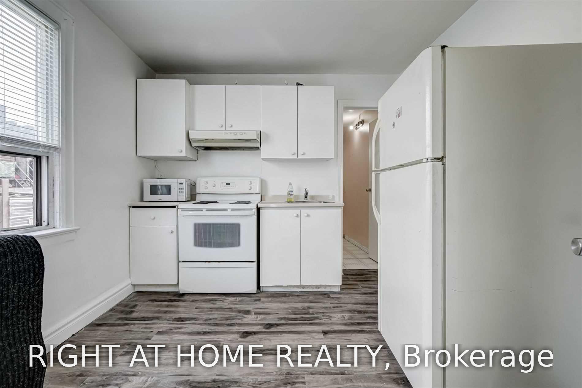 Photo 8 of 54 Byng Avenue, Scarborough, Oakridge — HOMEH