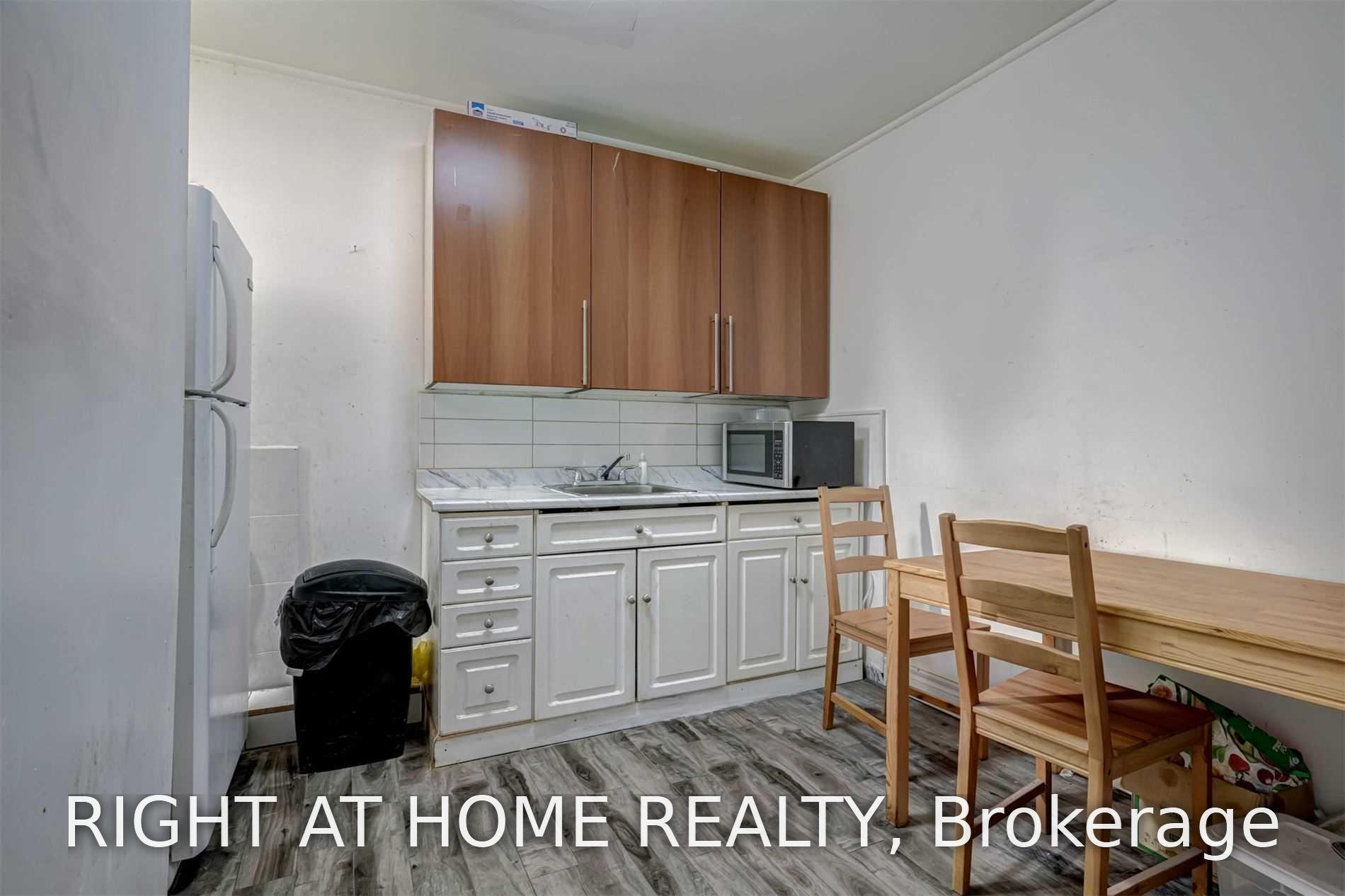 Photo 13 of 54 Byng Avenue, Scarborough, Oakridge — HOMEH