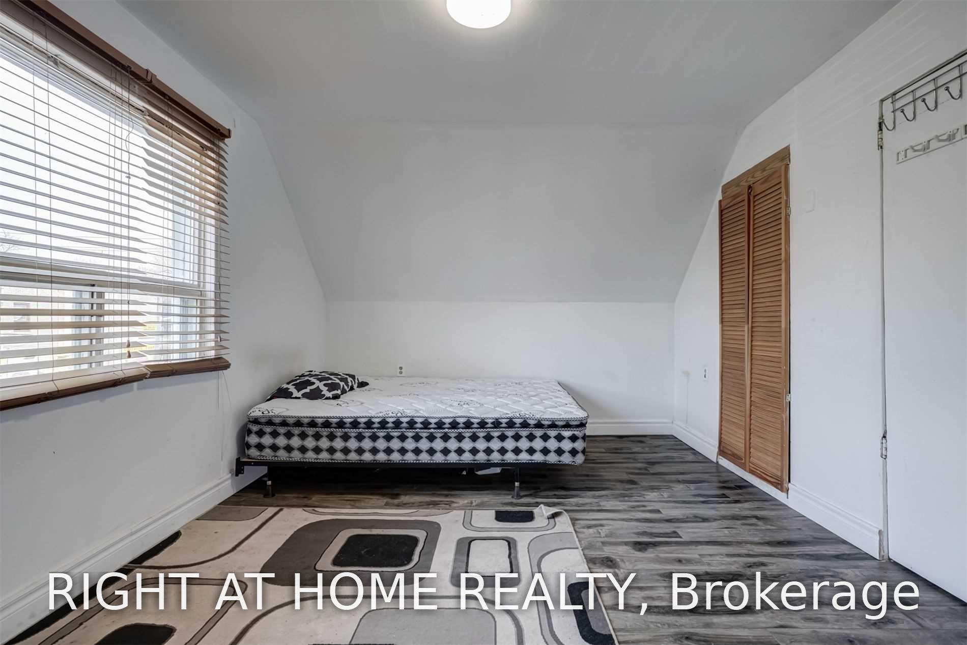Photo 25 of 54 Byng Avenue, Scarborough, Oakridge — HOMEH