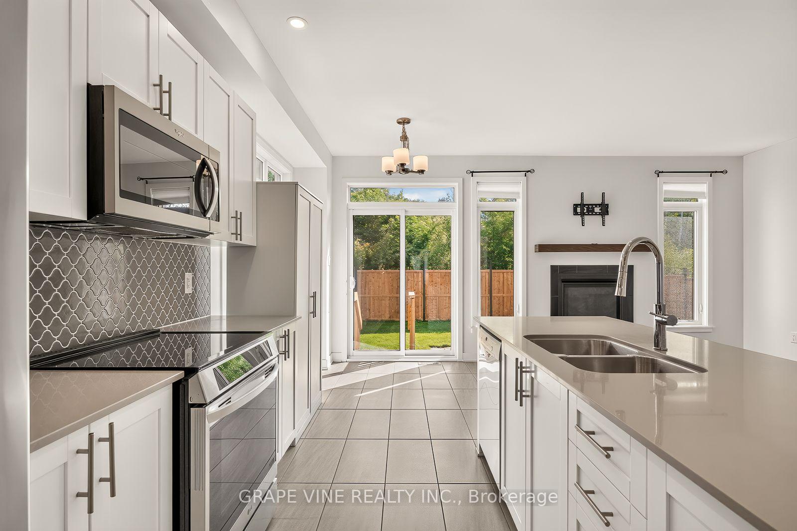 Photo 11 of 629 Knotridge Street, Ottawa, Mer Bleue/Bradley Estates/Anderson Park — HOMEH