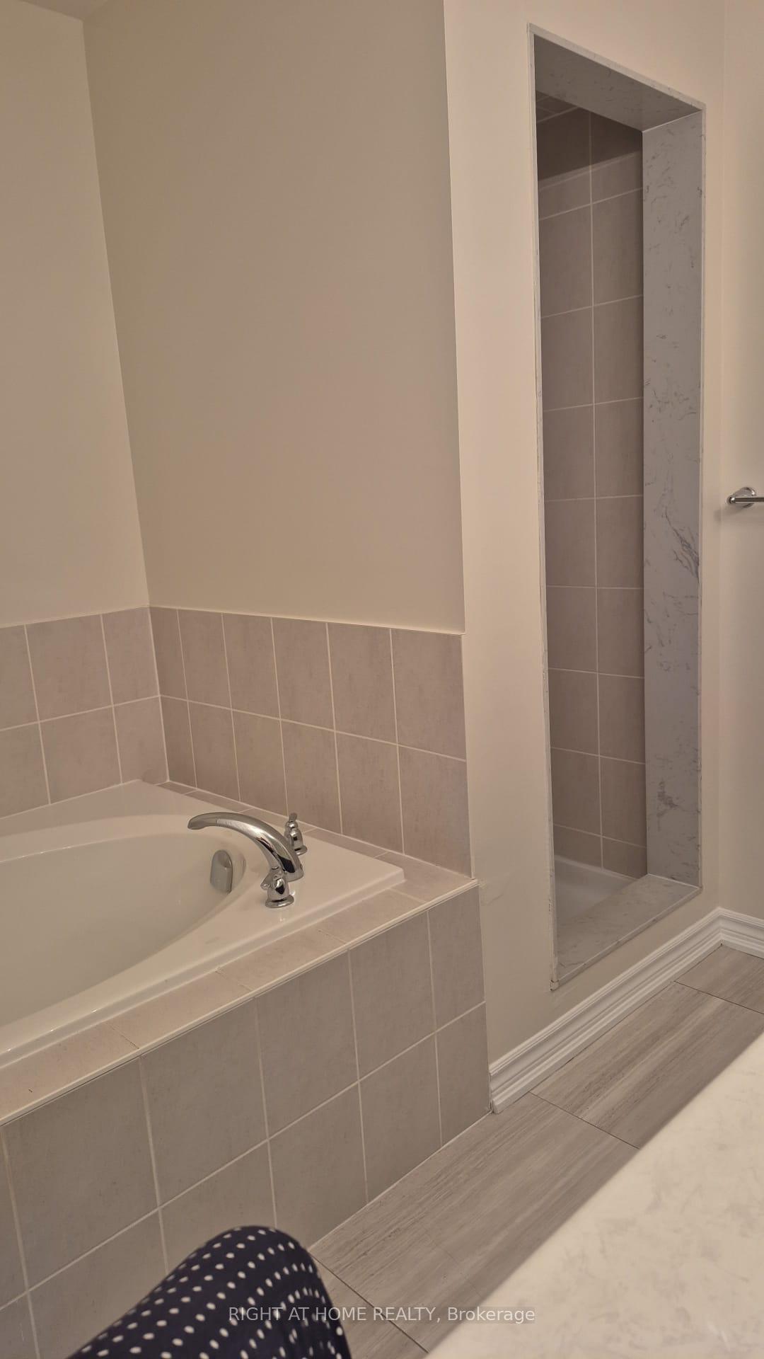 Photo 18 of 133 Allegranza Avenue, Vaughan, Vellore Village — HOMEH