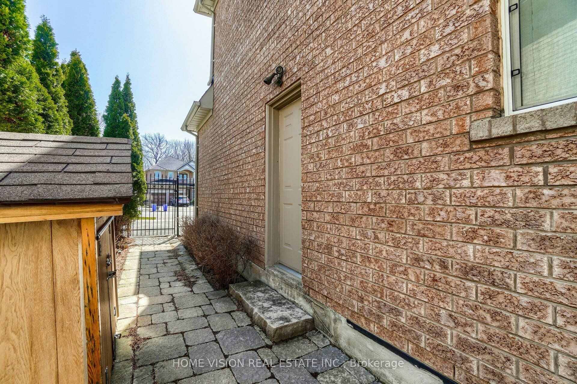 Photo 3 of Unit BSMT, 24 Sandbanks Drive E, Richmond Hill, Oak Ridges Lake Wilcox — HOMEH