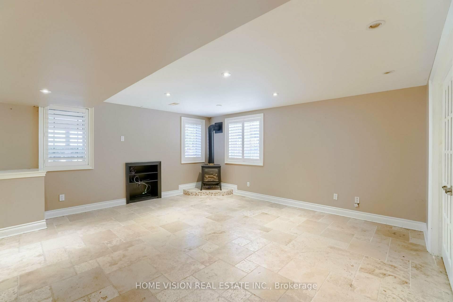 Photo 6 of Unit BSMT, 24 Sandbanks Drive E, Richmond Hill, Oak Ridges Lake Wilcox — HOMEH