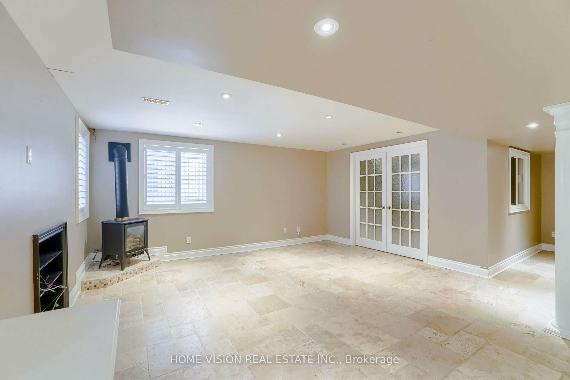 Photo 9 of Unit BSMT, 24 Sandbanks Drive E, Richmond Hill, Oak Ridges Lake Wilcox — HOMEH