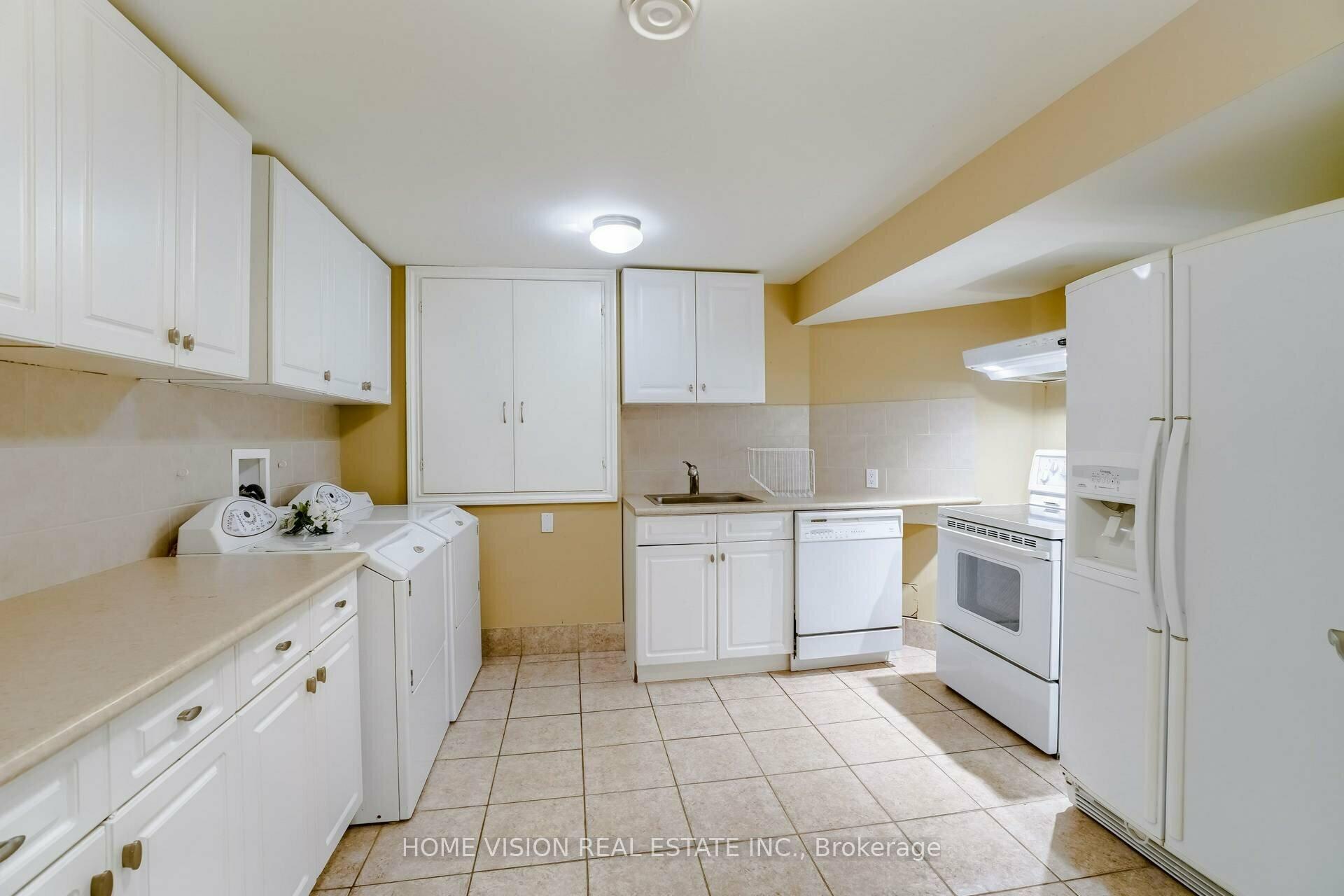 Photo 11 of Unit BSMT, 24 Sandbanks Drive E, Richmond Hill, Oak Ridges Lake Wilcox — HOMEH