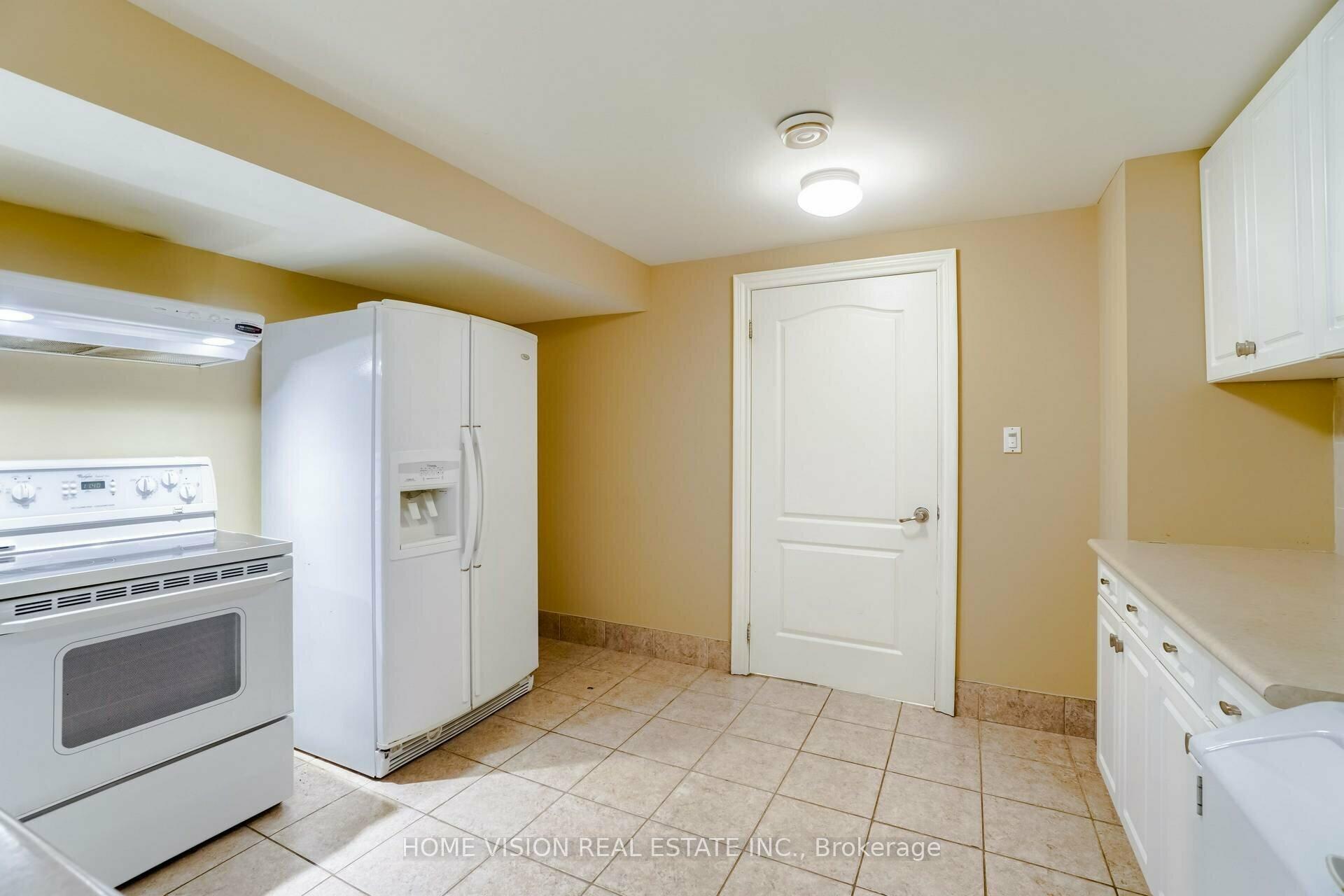 Photo 12 of Unit BSMT, 24 Sandbanks Drive E, Richmond Hill, Oak Ridges Lake Wilcox — HOMEH