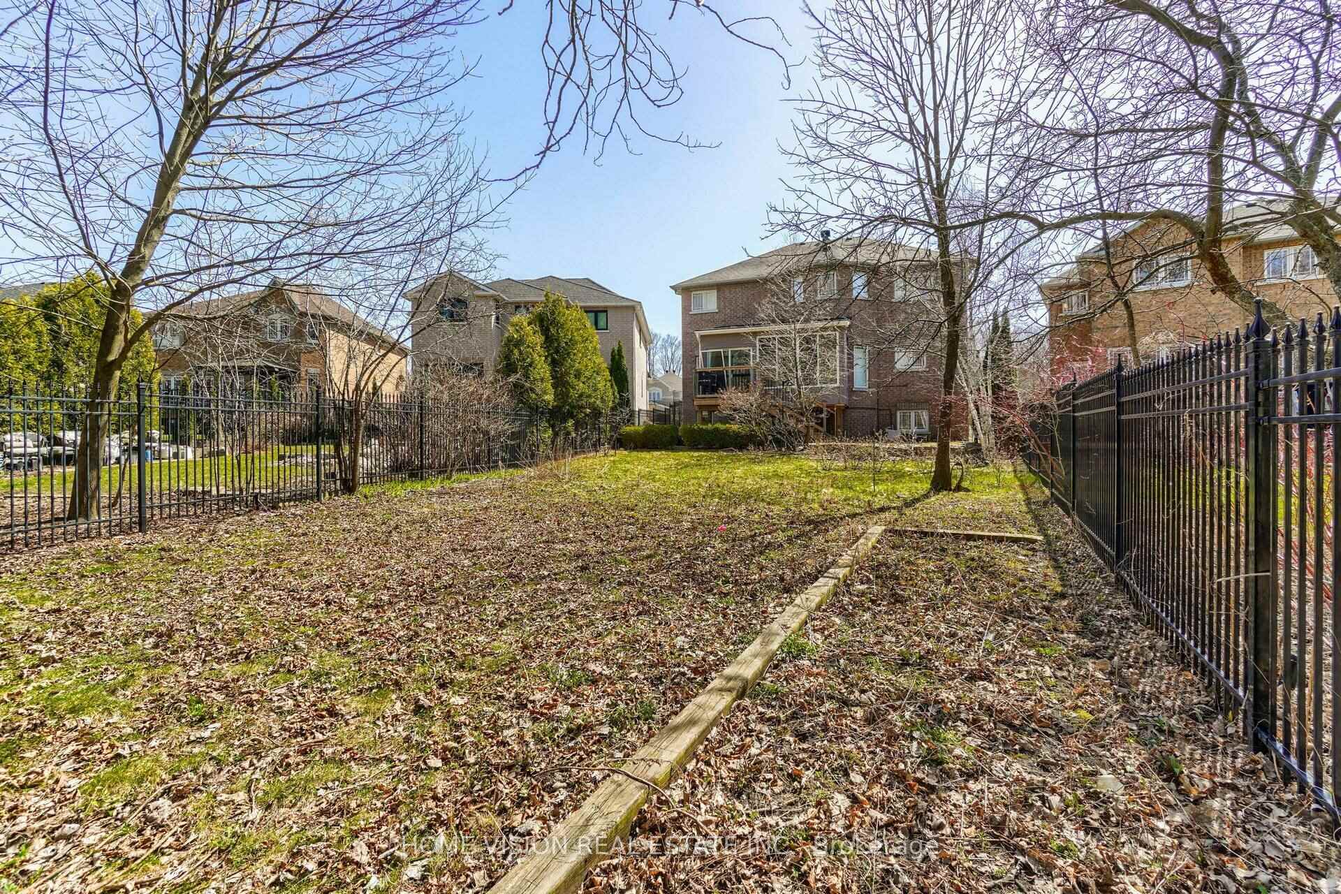 Photo 25 of Unit BSMT, 24 Sandbanks Drive E, Richmond Hill, Oak Ridges Lake Wilcox — HOMEH